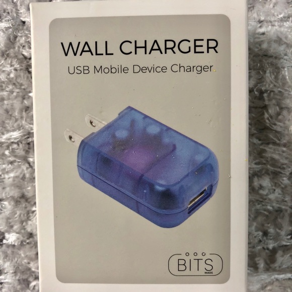 New with tags USB mobile device charger clear blue - Picture 1 of 3